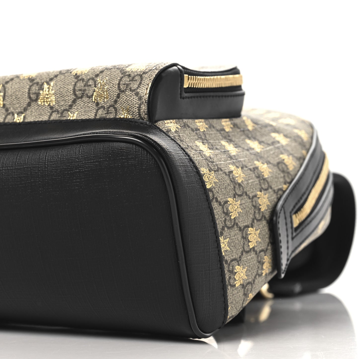 GG Supreme Monogram Bees Print Small Day Backpack Beige Oro Black