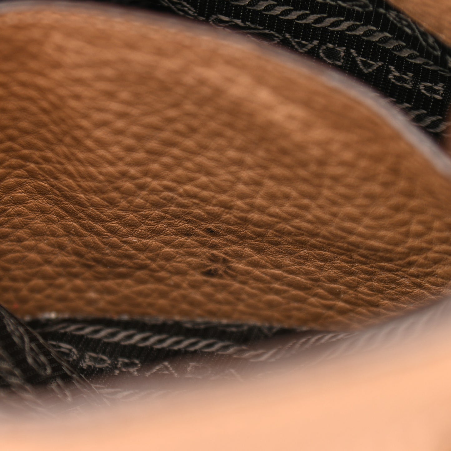 Vitello Daino Expandable Shoulder Bag Sesamo