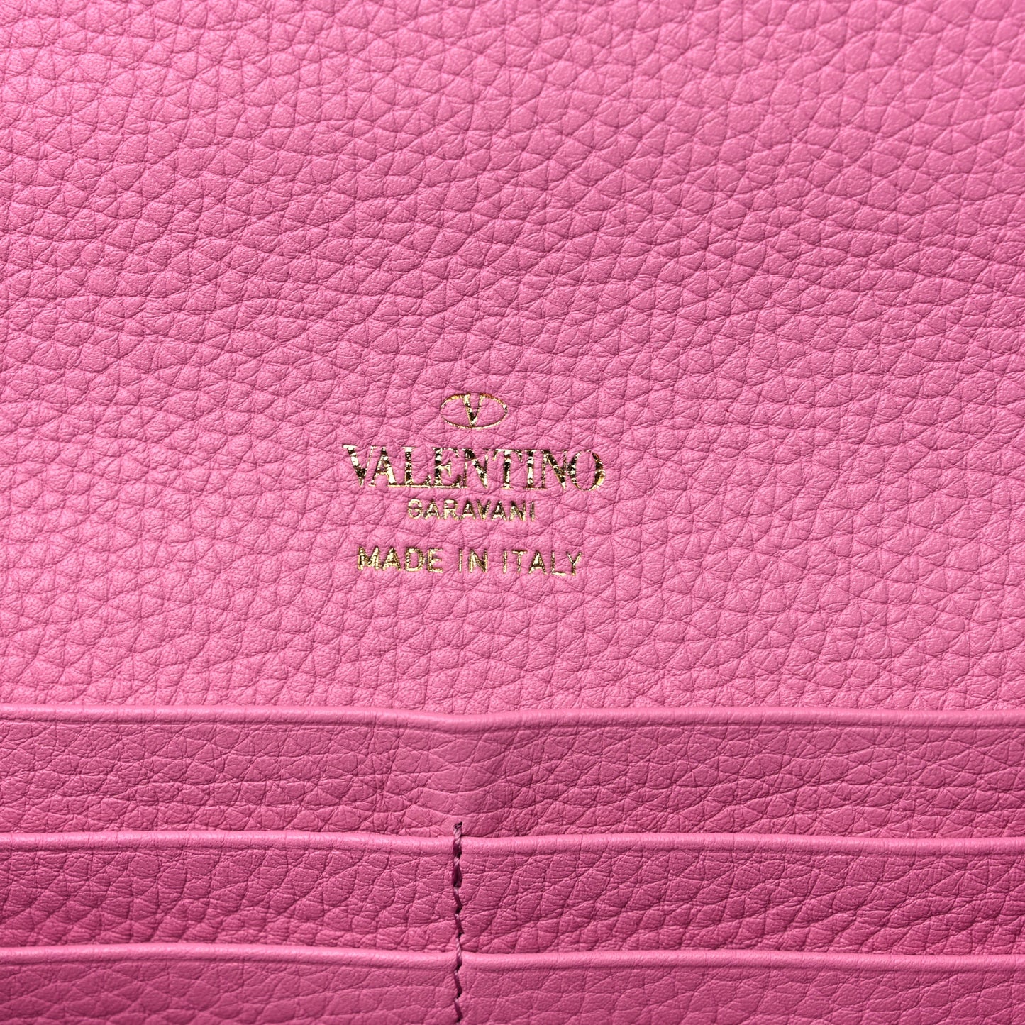 Pebbled Calfskin Rockstud Flip Lock Wallet On Chain Dawn Pink