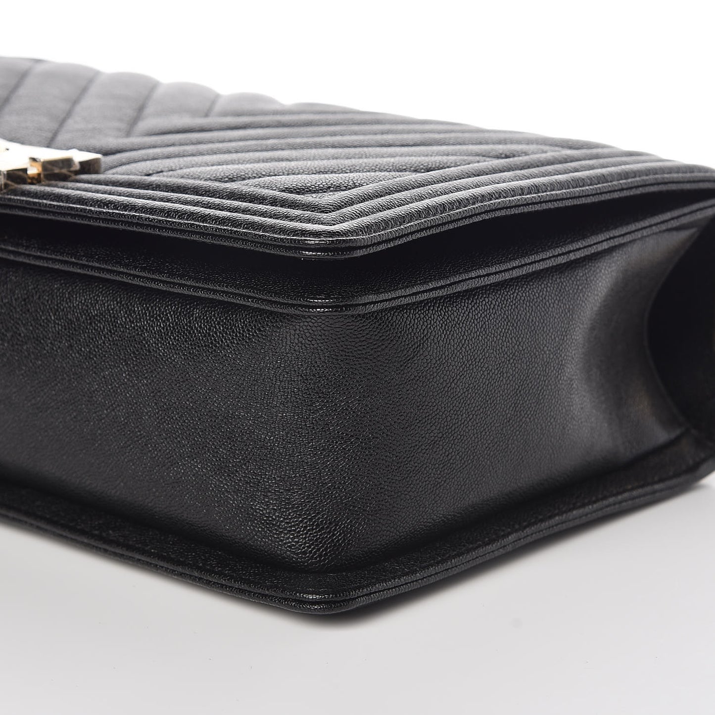 Caviar Chevron Quilted New Medium Boy Flap Black