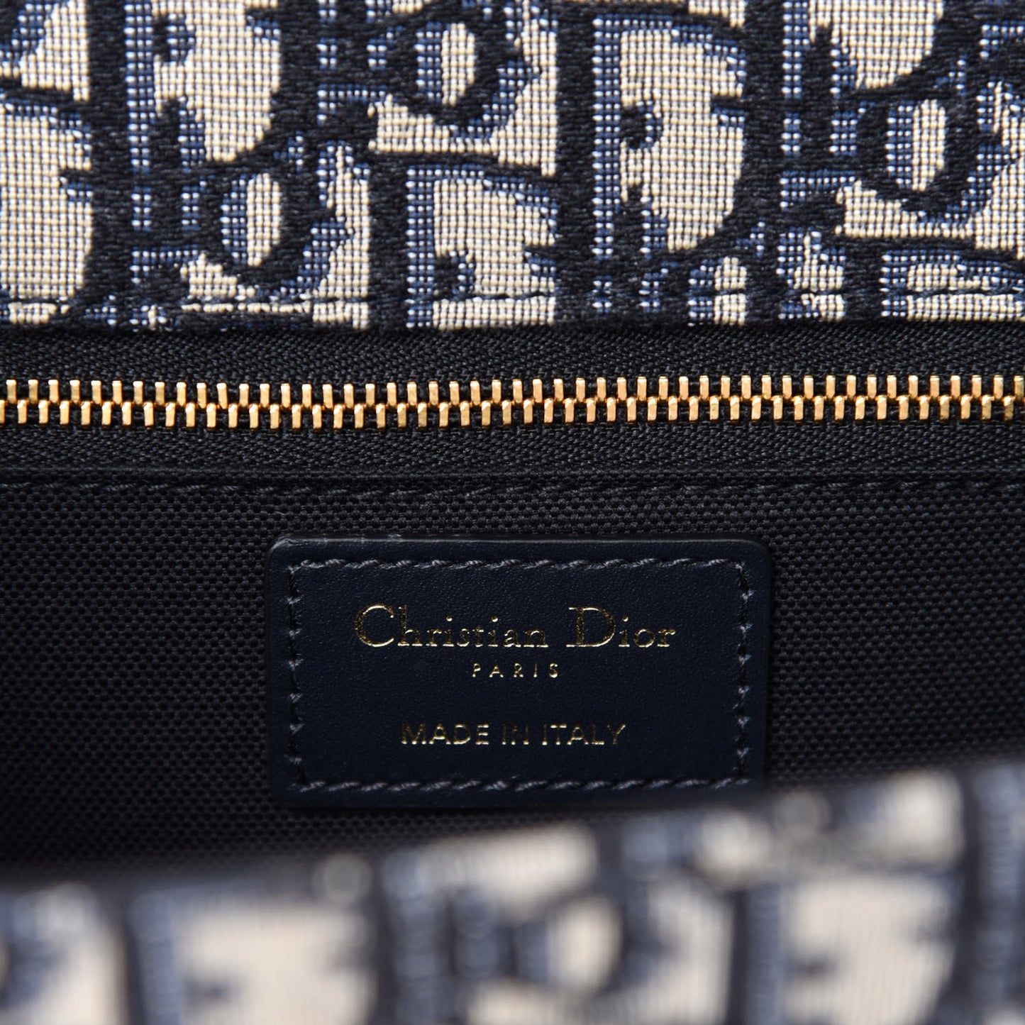 Oblique 30 Montaigne Chain Flap Bag Blue