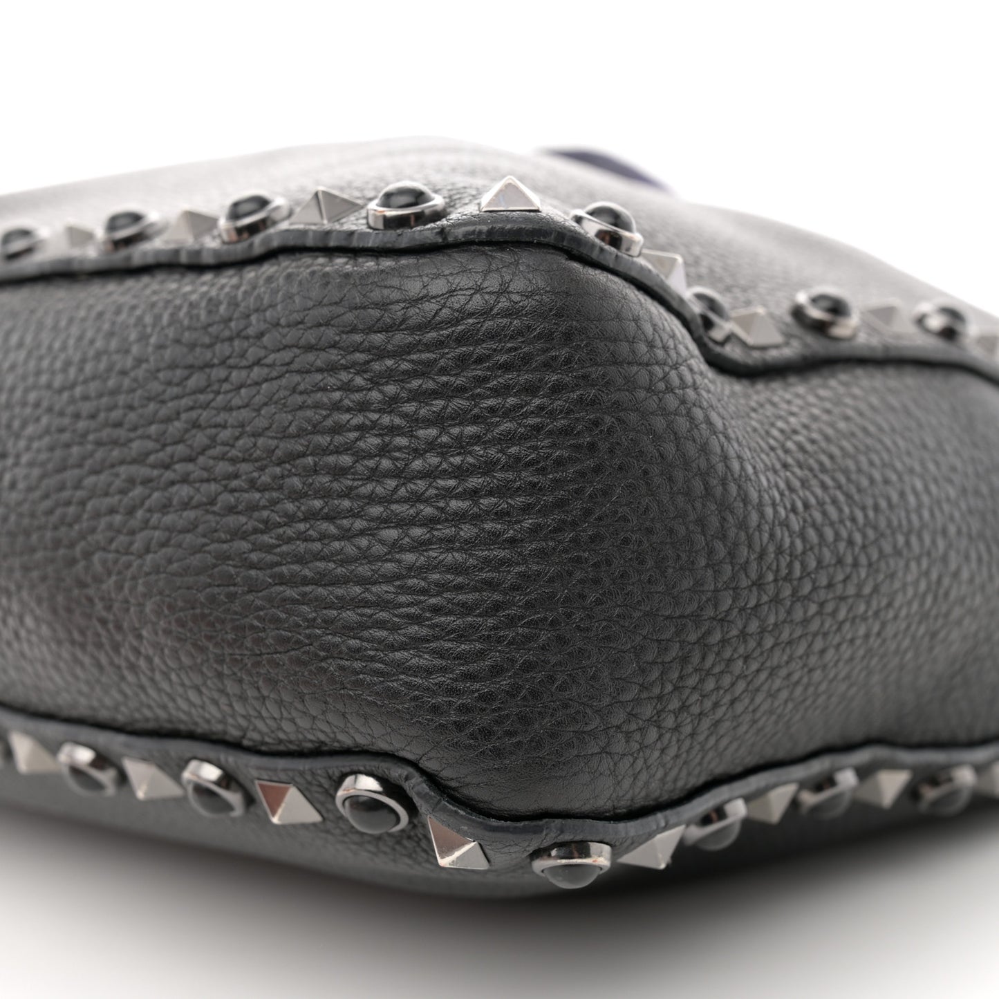 Pebbled Calfskin Onyx Small Rockstud Rolling Flip-Lock Messenger Bag Black