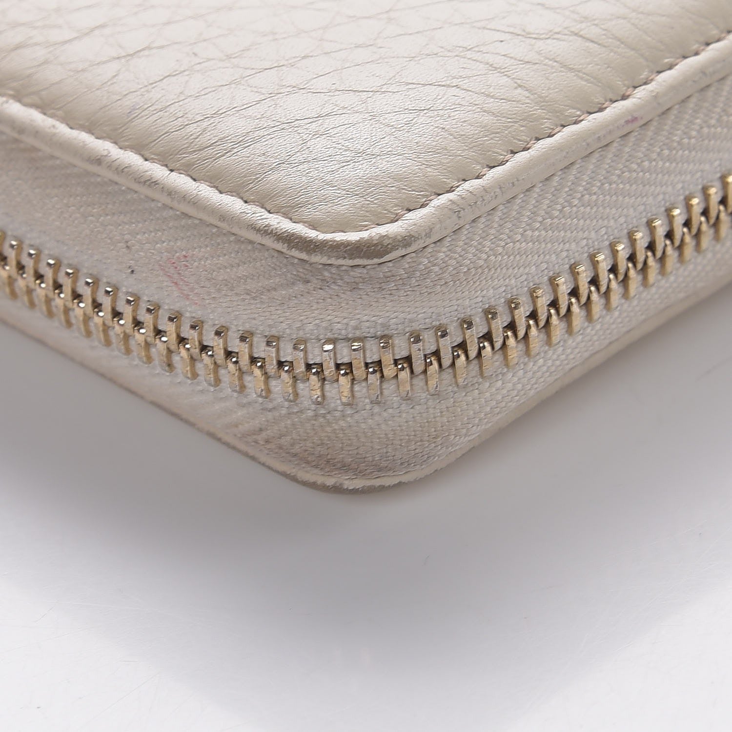 Gucci Pebbled Calfskin Soho Zip Around Wallet Off White 10 of 15