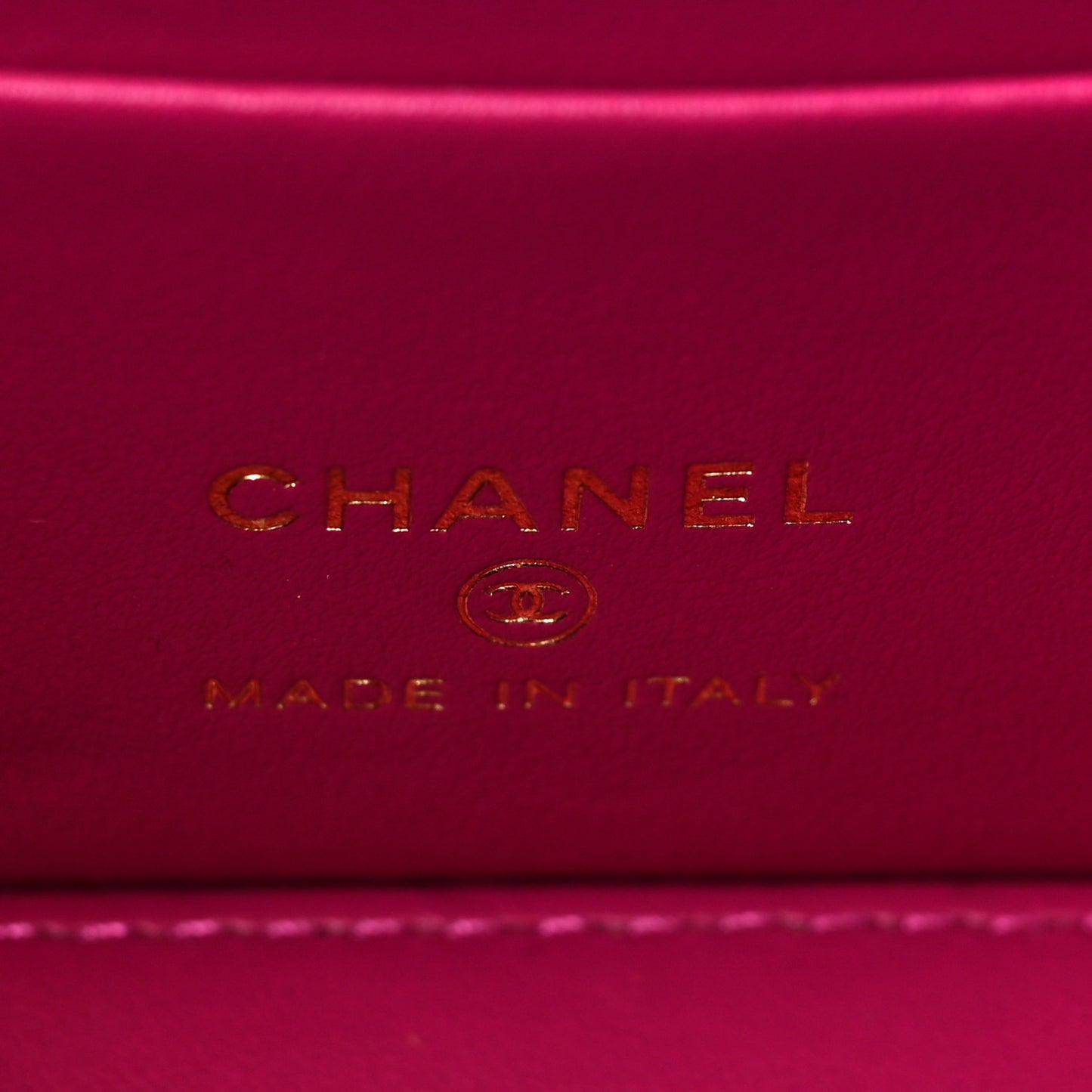 Lambskin Resin Quilted Vanity Case With Chain Fuchsia