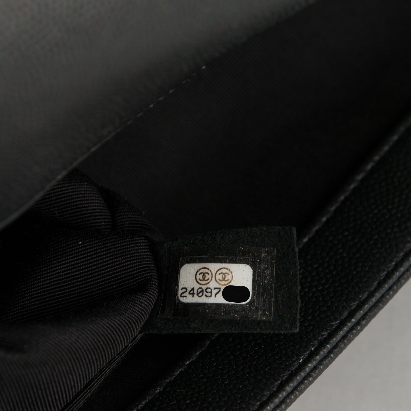 Caviar Quilted Medium Boy Flap So Black