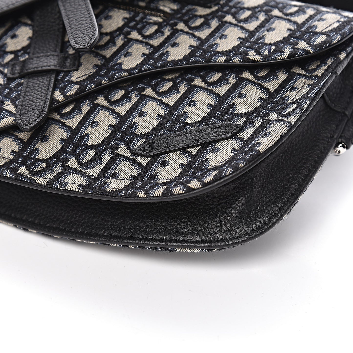 Oblique Saddle Messenger Pouch Beige Black