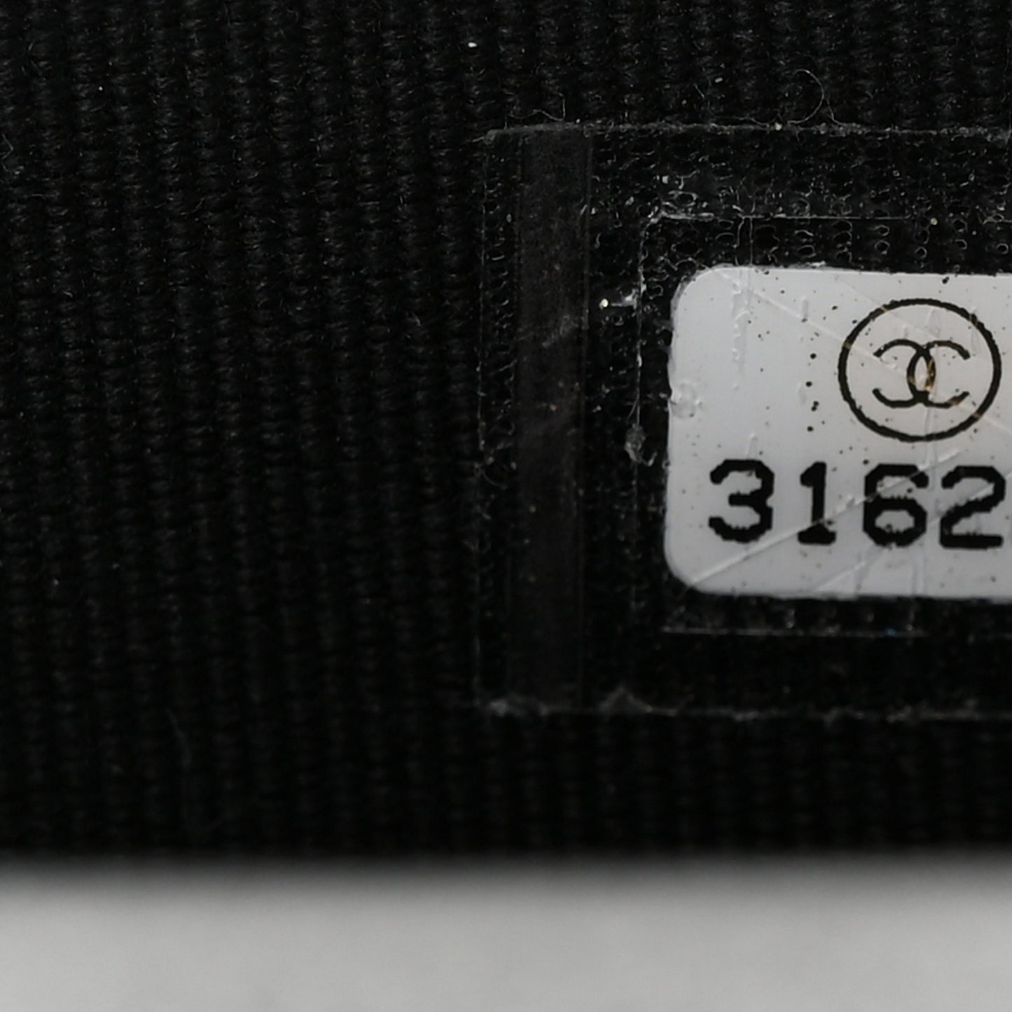 Calfskin Quilted Maxi Pearls Card Holder Flap With Chain Black