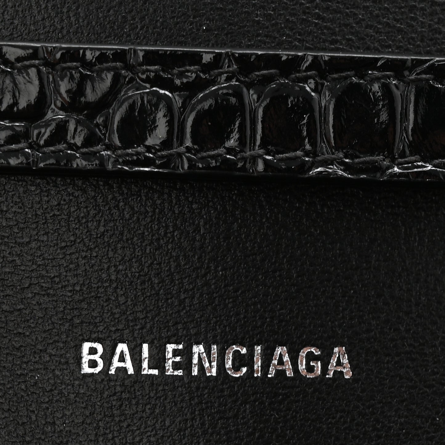 Shiny Calfskin Monochrome Crocodile Embossed Hourglass Chain Bag Black