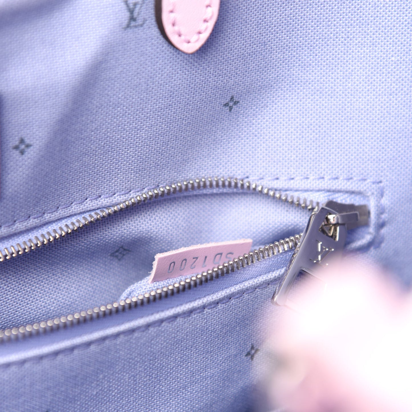 Monogram Escale Onthego GM Pastel