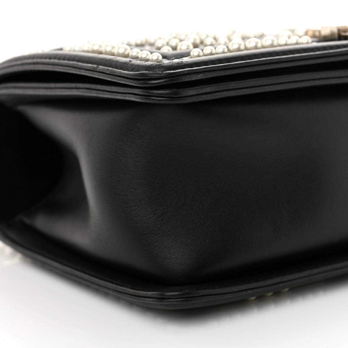 Calfskin Pearl Chevron Medium Boy Flap Black