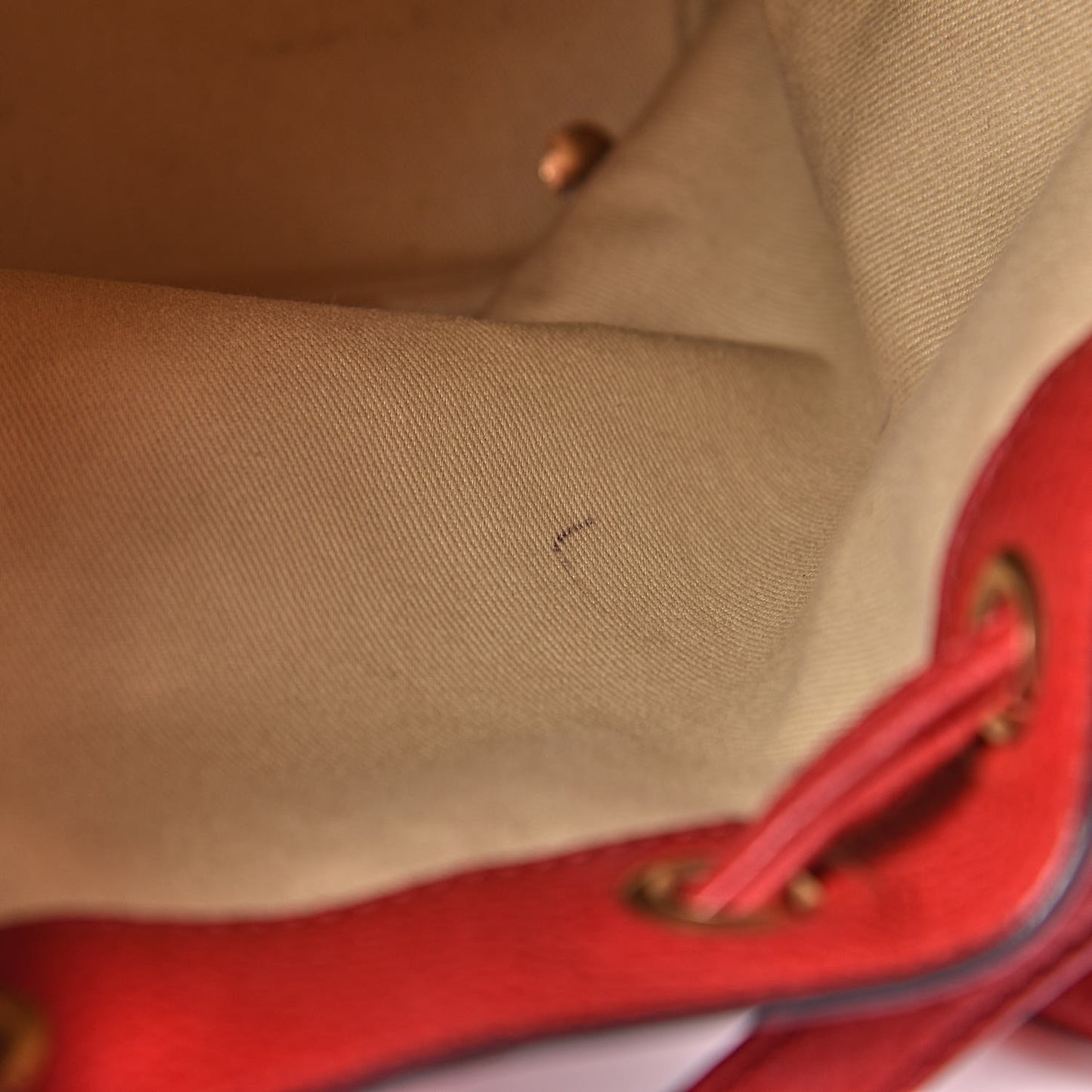 Pebbled Calfskin Small Rockstud Bucket Bag Red