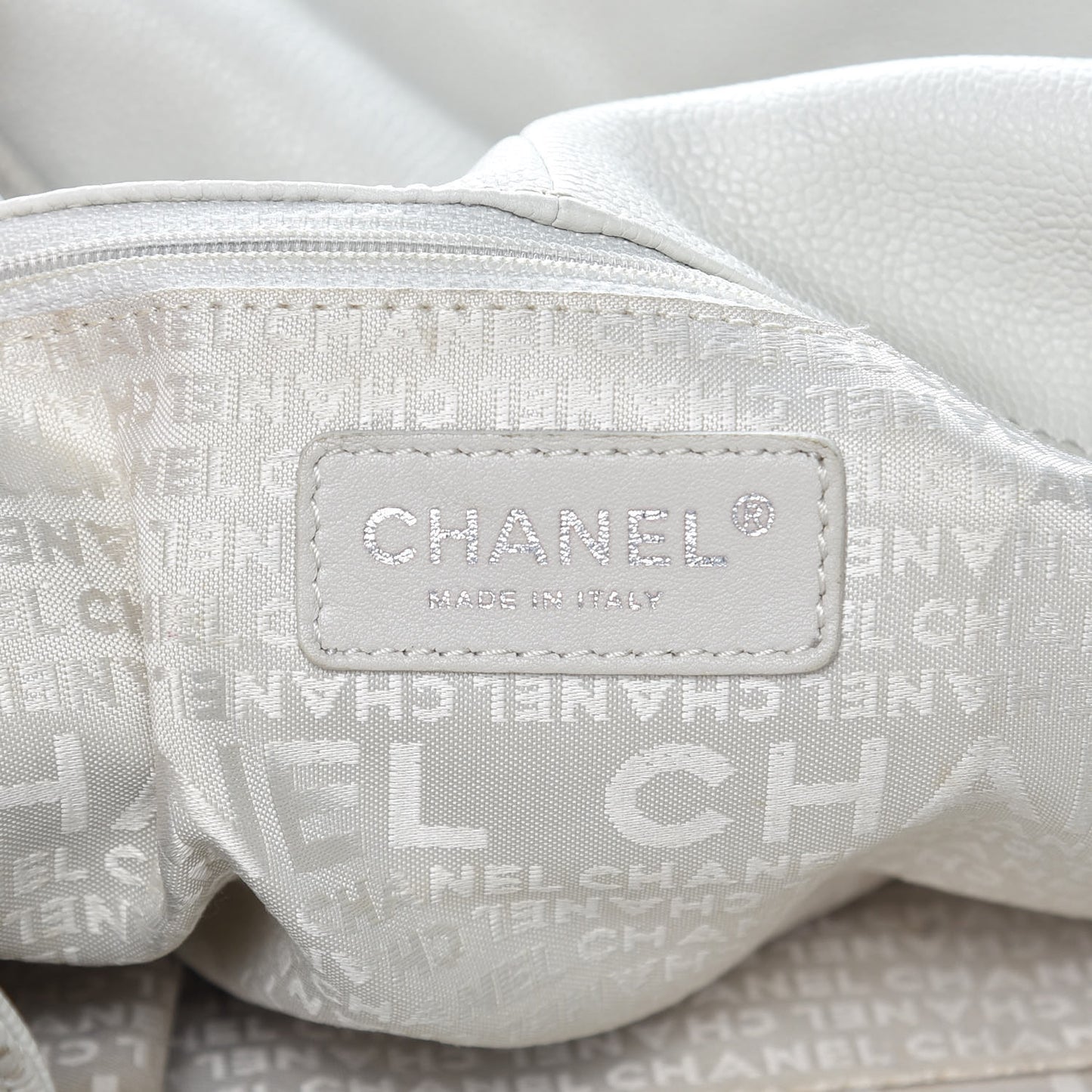 Distressed Caviar XL Coco Cabas White