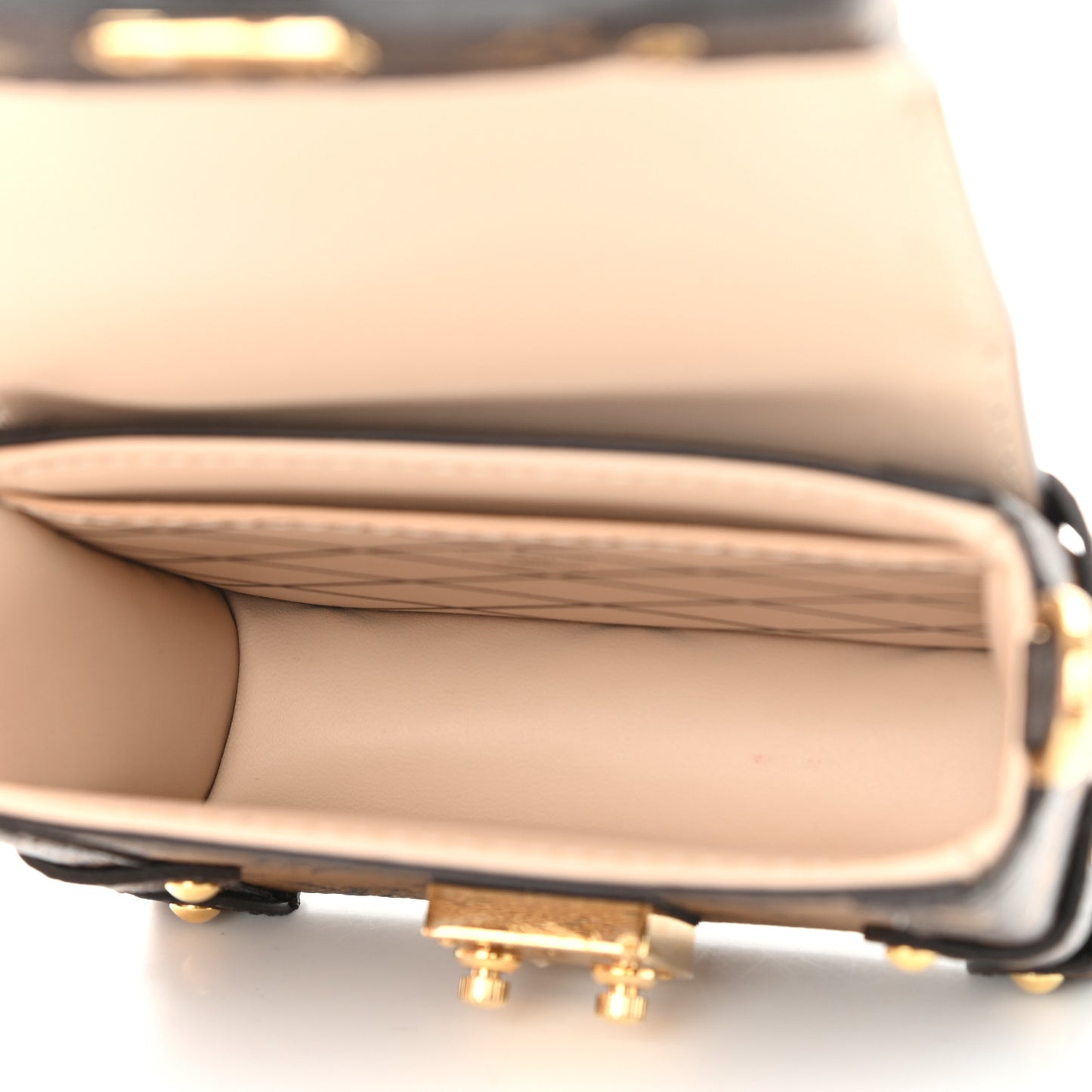 Reverse Monogram Essential Trunk NM