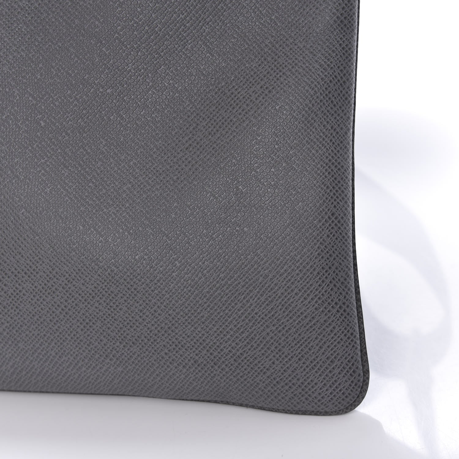 Louis Vuitton Taiga Sasha Messenger Glacier 10 of 11