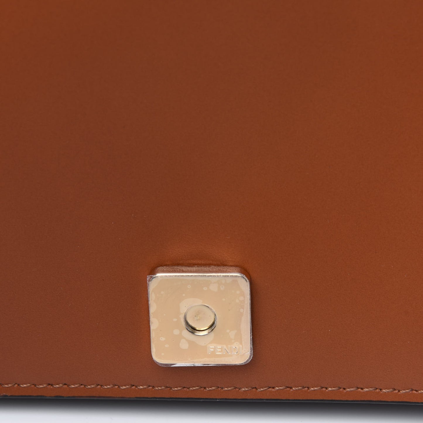 Vitello King Tamponato Logo Embossed Medium Wallet On Chain Cuoio