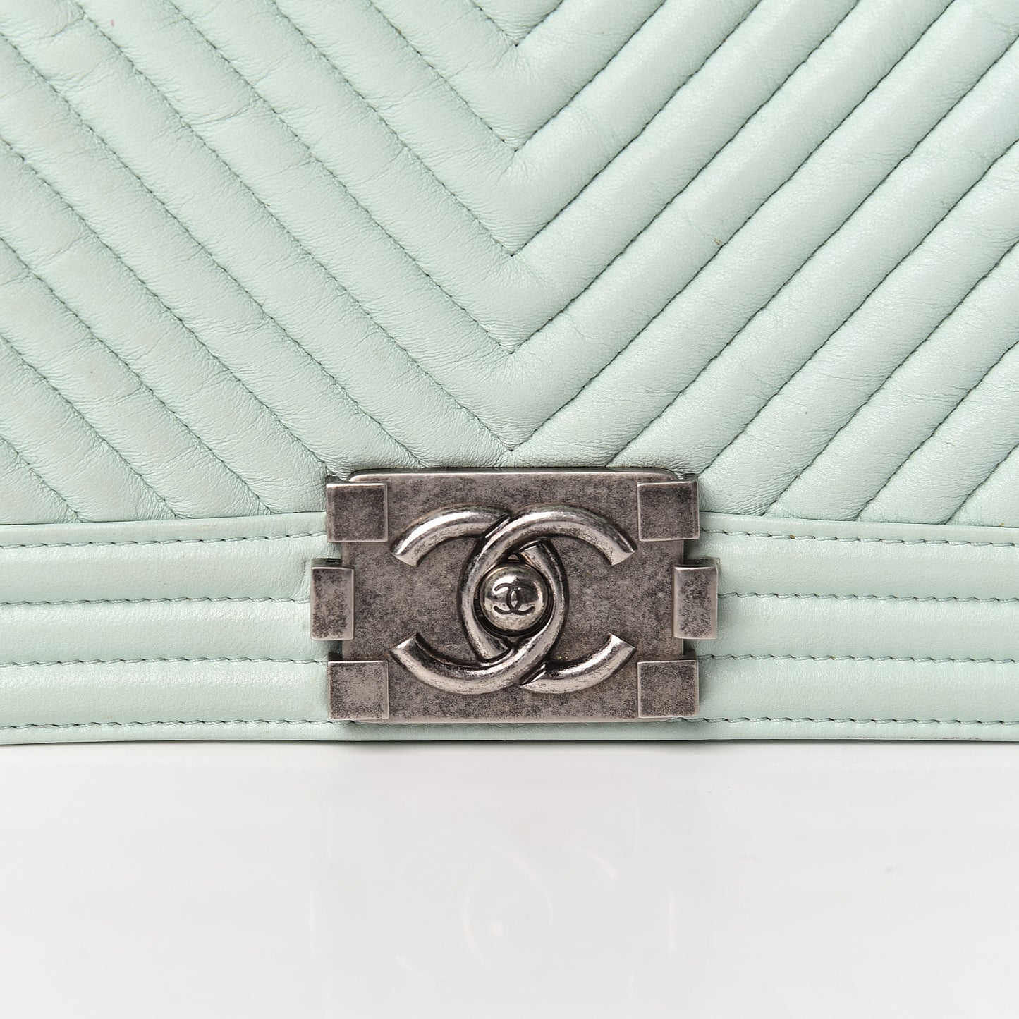 Wrinkled Lambskin Chevron Quilted New Medium Boy Flap Light Green