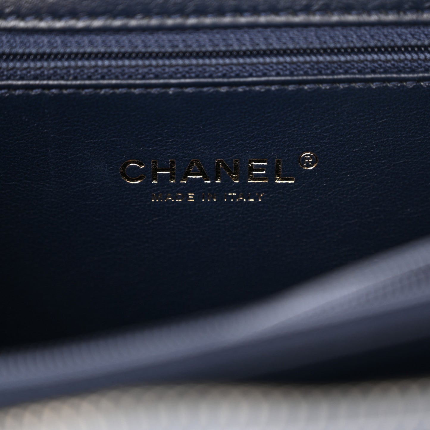 Caviar Quilted Medium CC Filigree Vanity Case Navy