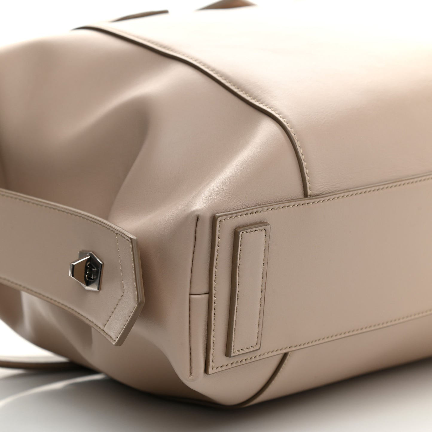 Soft Calfskin Medium Soft Antigona Dune