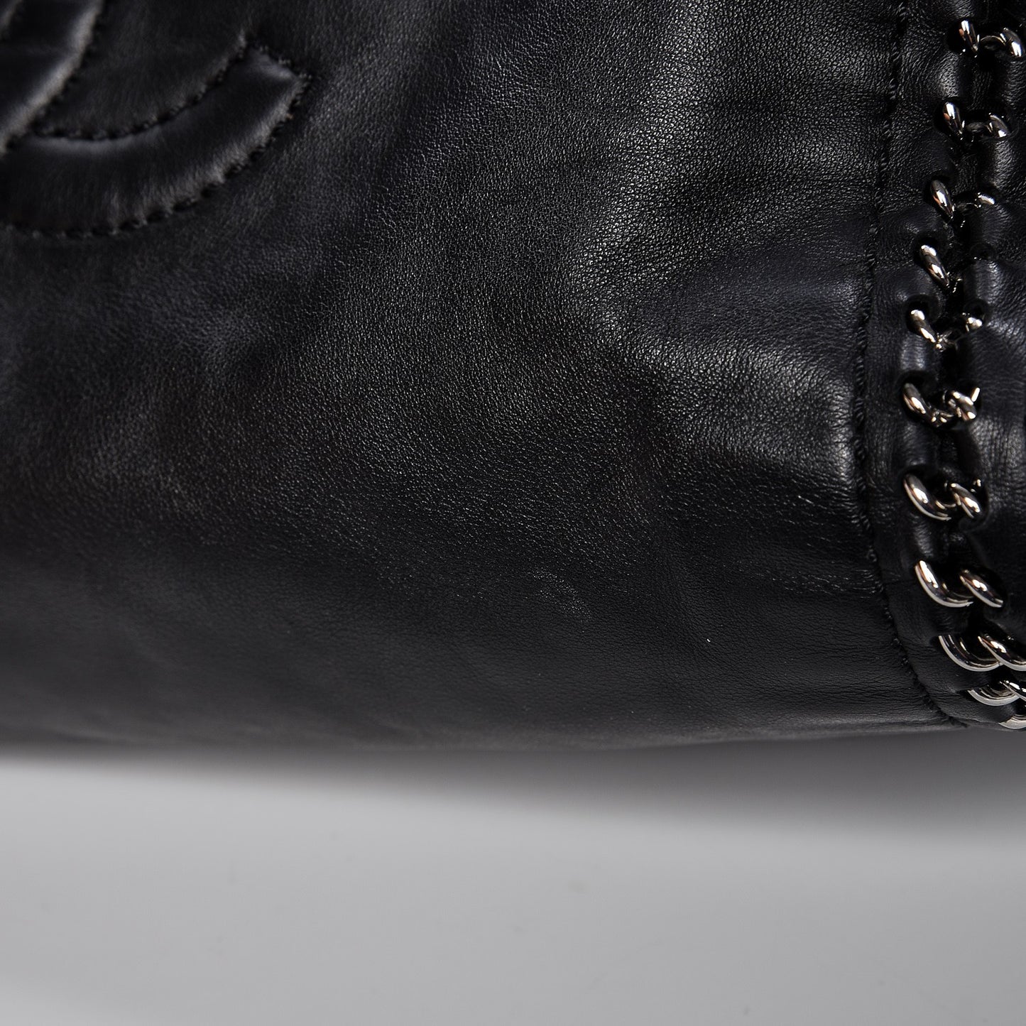 Smooth Calfskin Medium Luxe Ligne Bowler Black