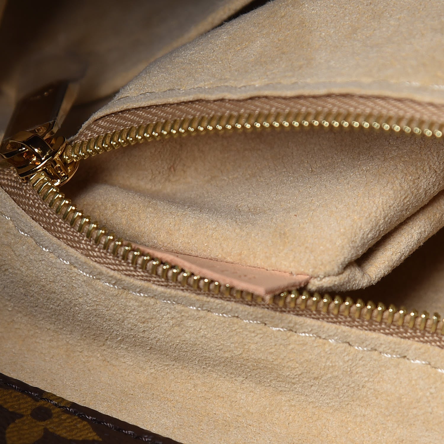 Louis Vuitton Monogram Artsy MM 7 of 9