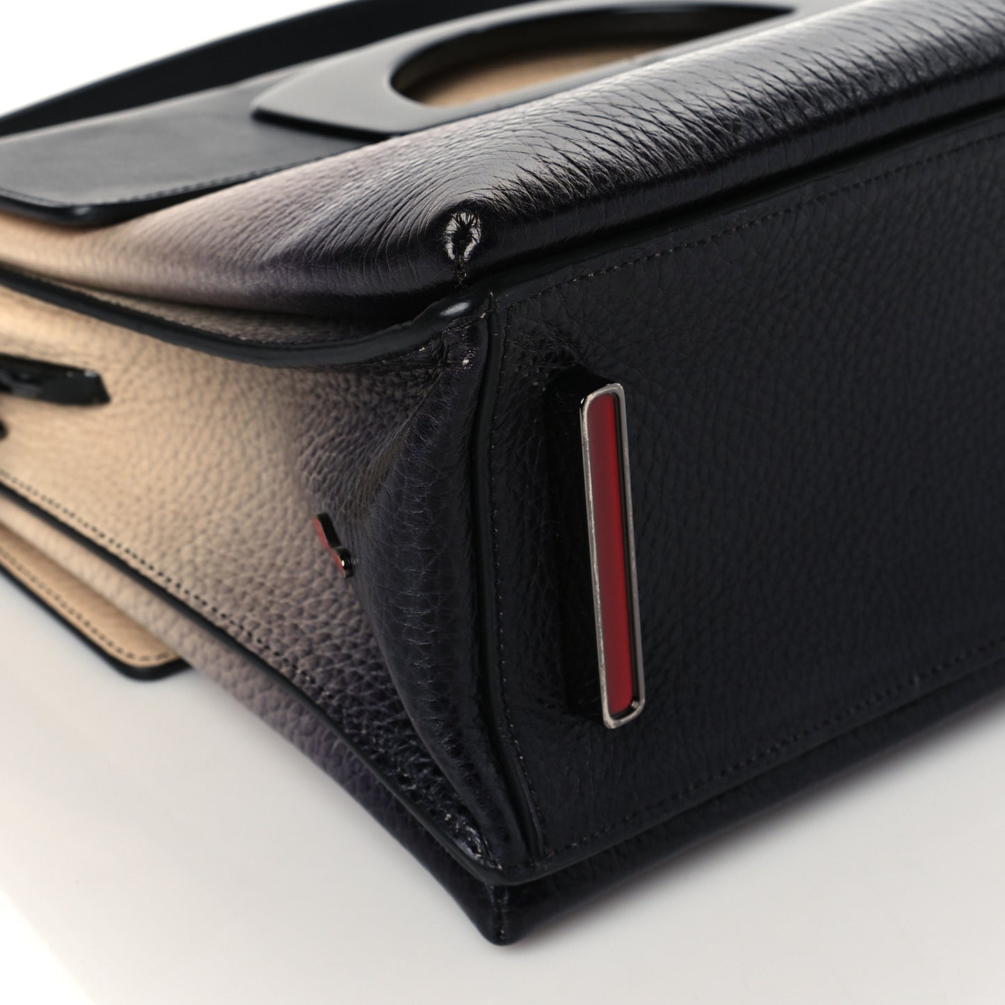 Grained Calfskin Ombre Passage Messenger Black Colombe