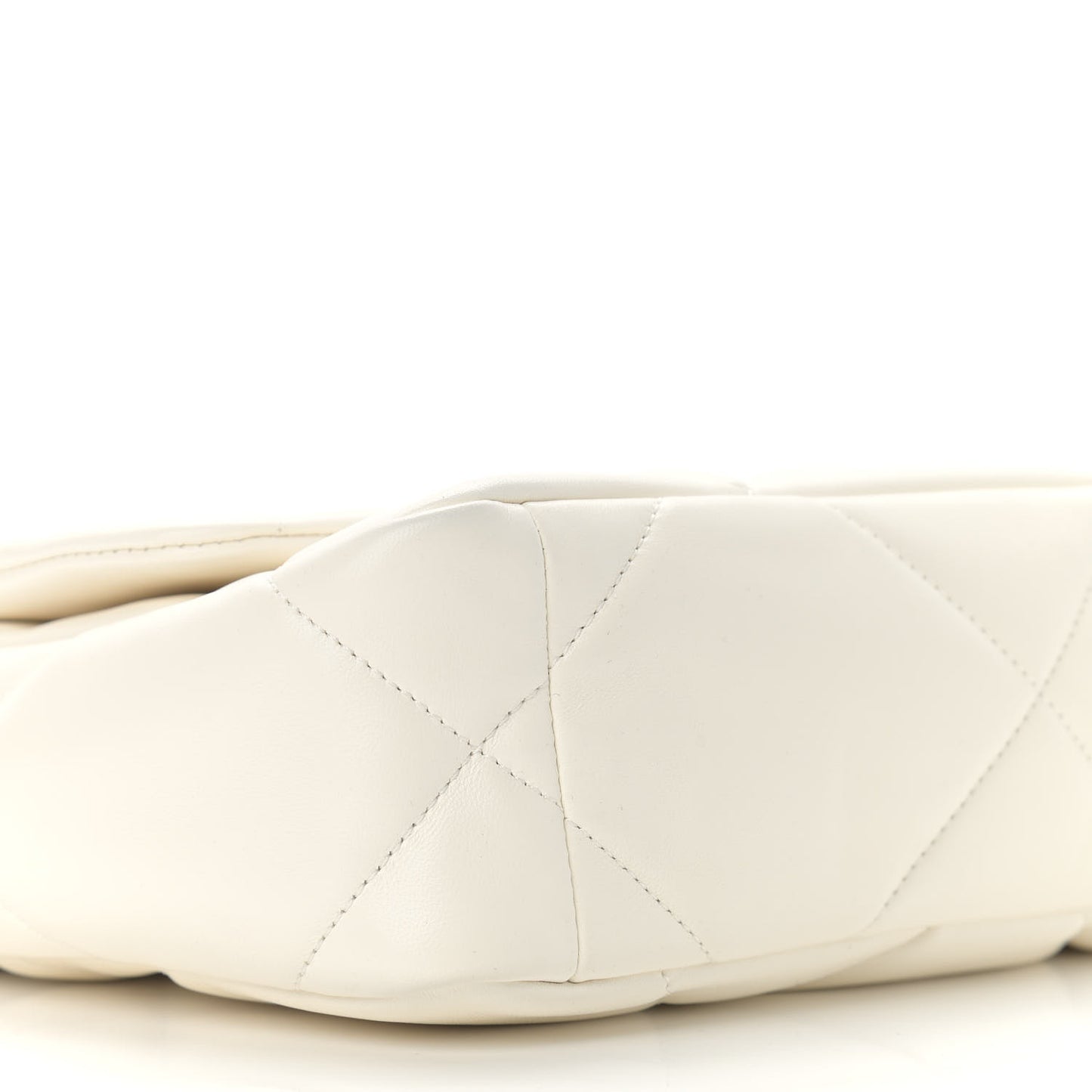 Lambskin Quilted Medium Chanel 19 Flap White