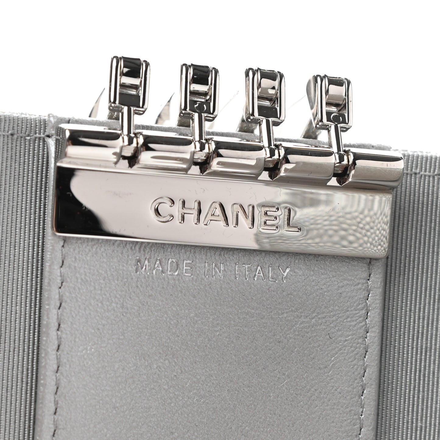 Metallic Caviar Quilted Classic 4 Key Holder Wallet Silver