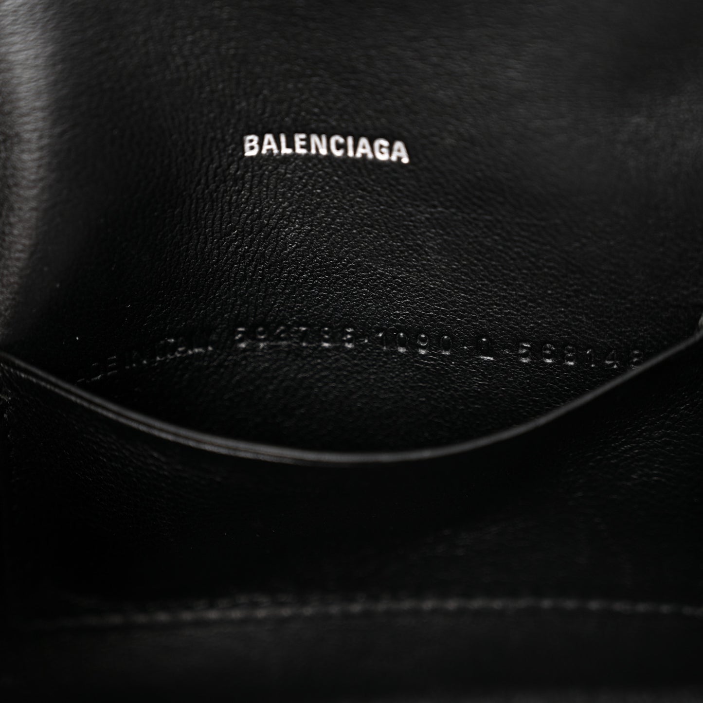 Grained Calfskin Logo Cash Phone Holder Wallet On Chain Black White