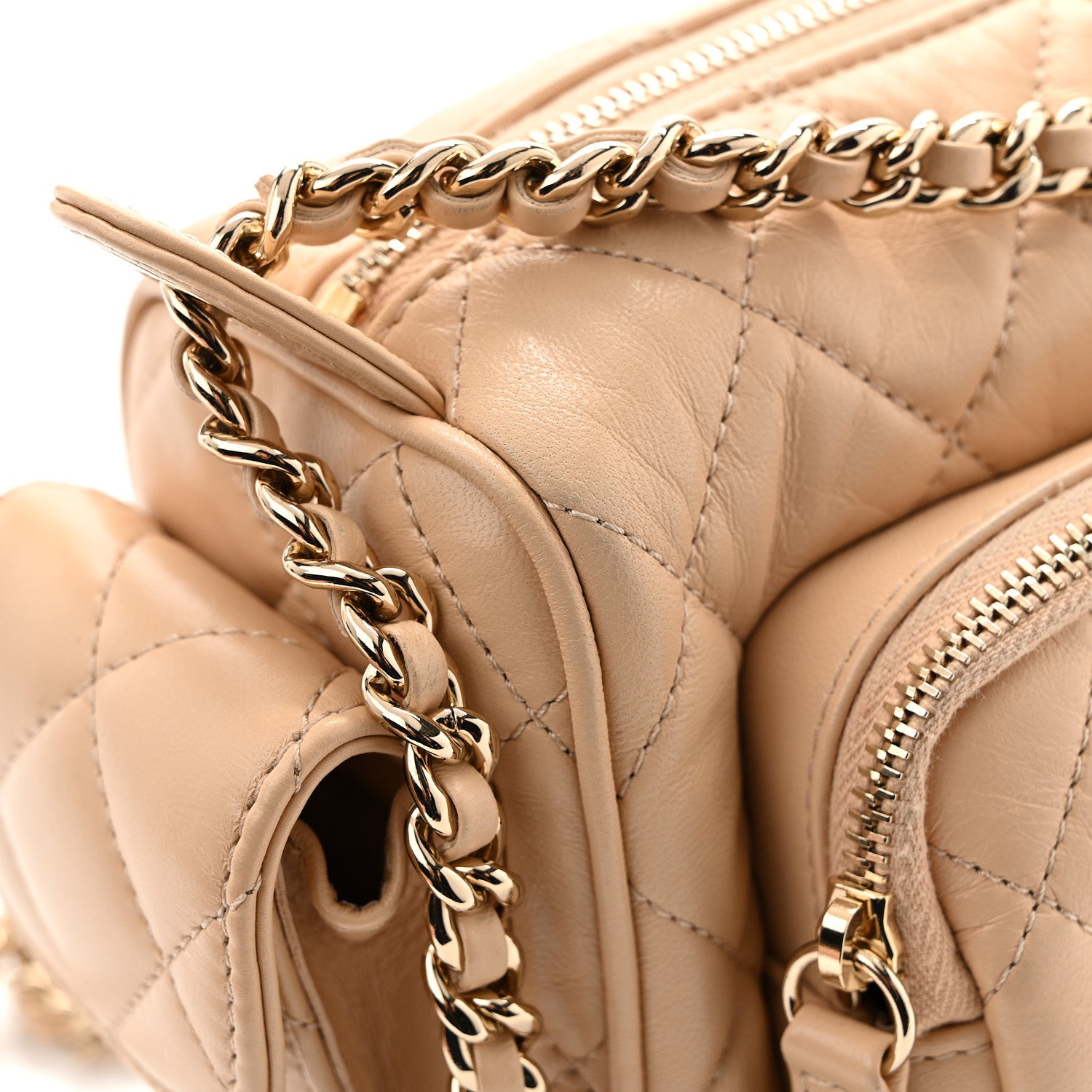 CHANEL ベージュ ボディバッグ Chanel Shiny Crumpled Lambskin Quilted Small Preppy Pocket Camera