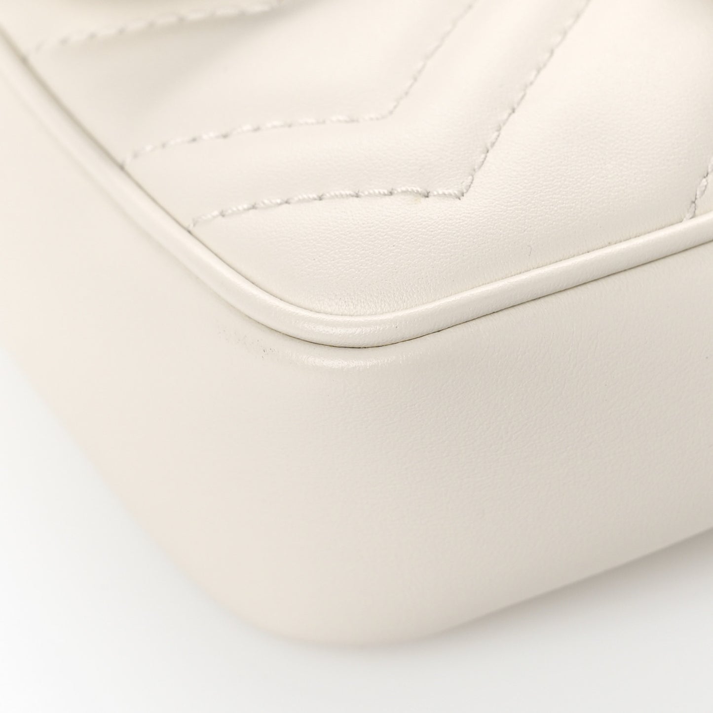 Calfskin Matelasse Super Mini GG Marmont Shoulder Bag White