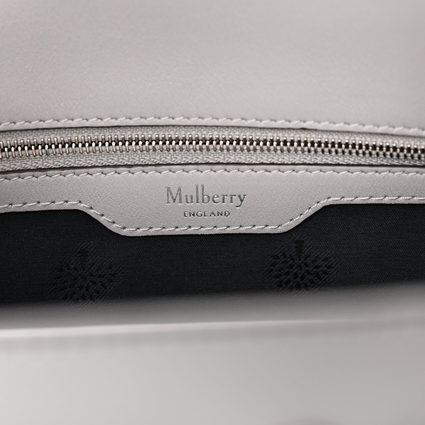 Silky Calfskin Medium Islington Pale Grey