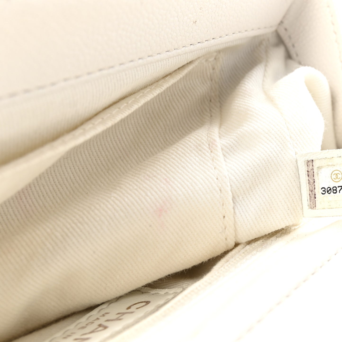 Caviar Quilted Medium Business Affinity Flap White