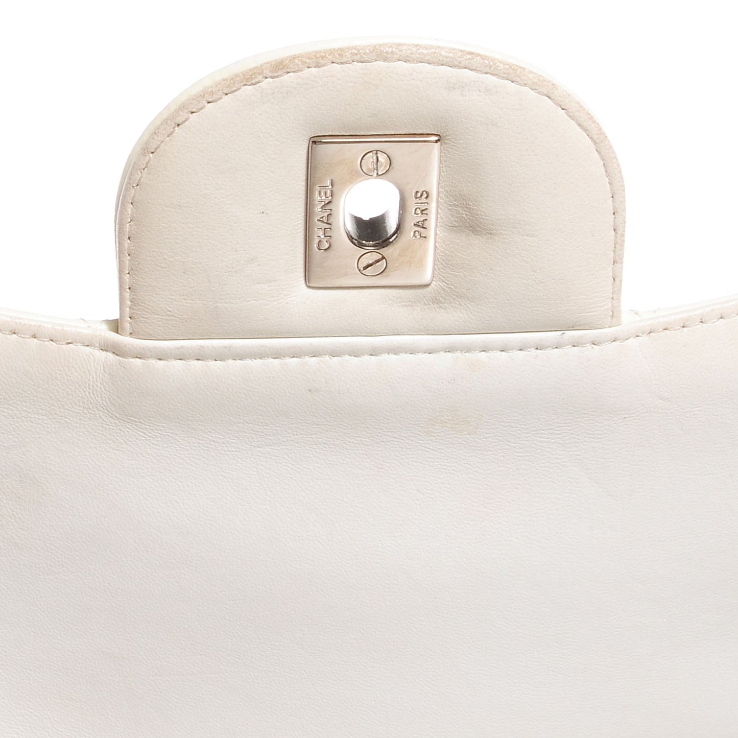 Distressed Patent Jumbo Single Flap White