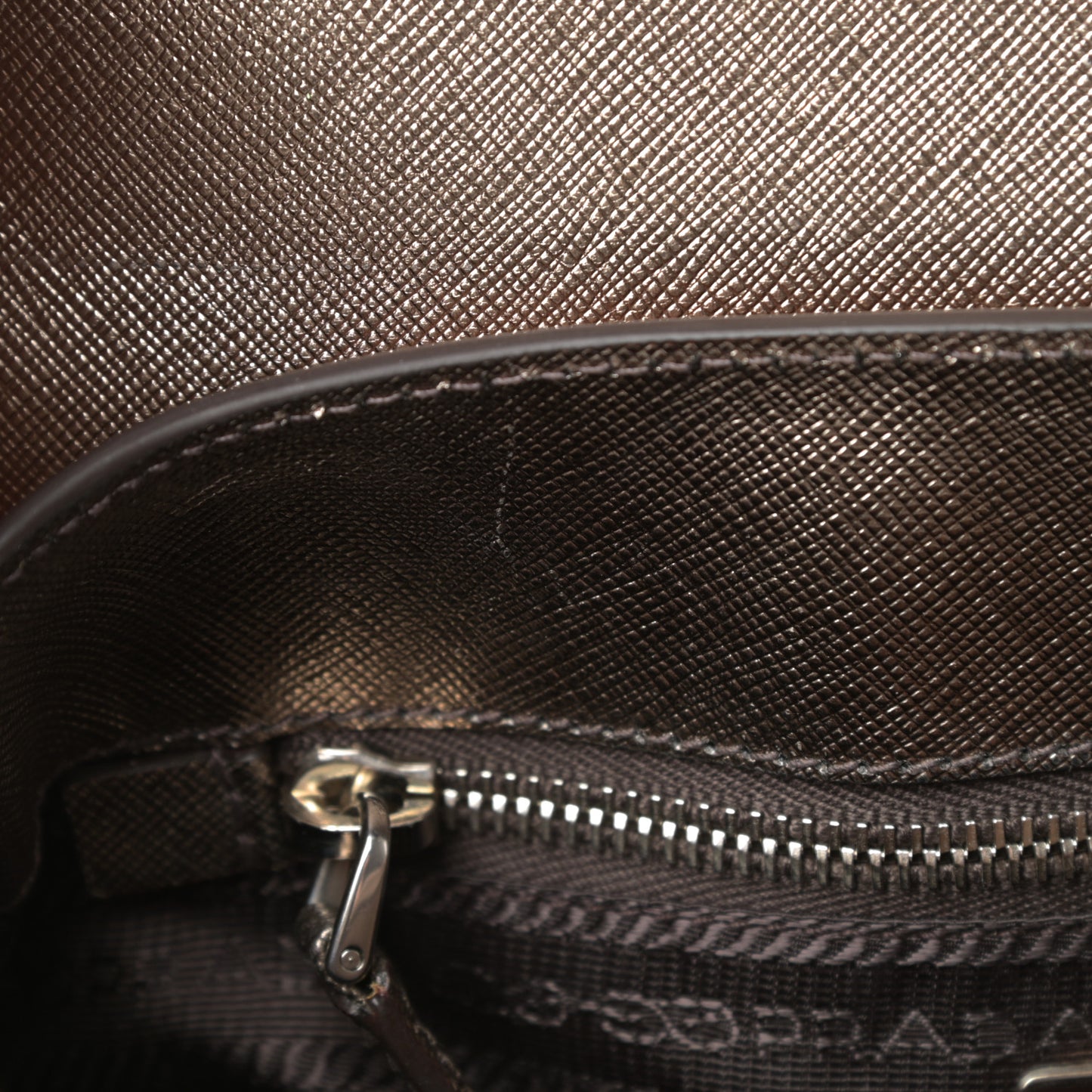 Metallic Saffiano Pushlock Shoulder Bag Bronzo