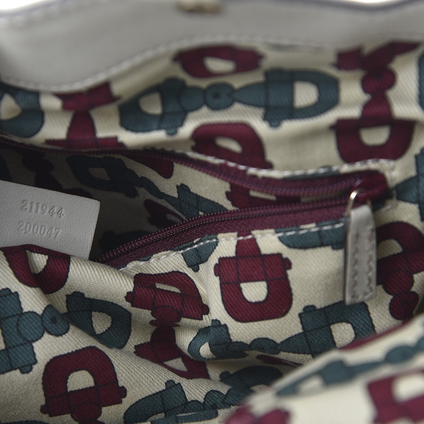 Guccissima Medium Sukey Tote Mystic White