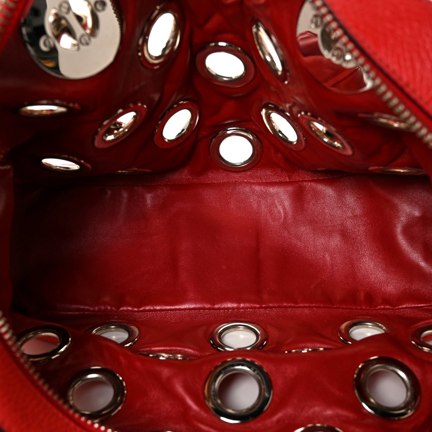 Vitello Daino Grommet Chain Satchel Bag Lacca