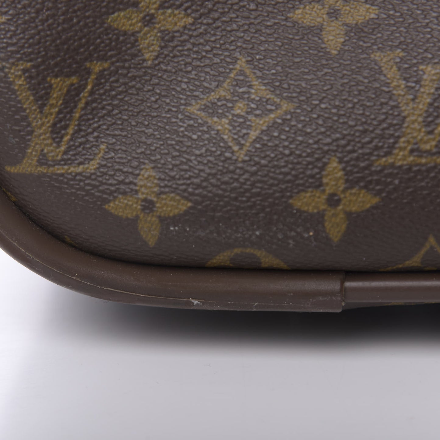Monogram Satellite 70