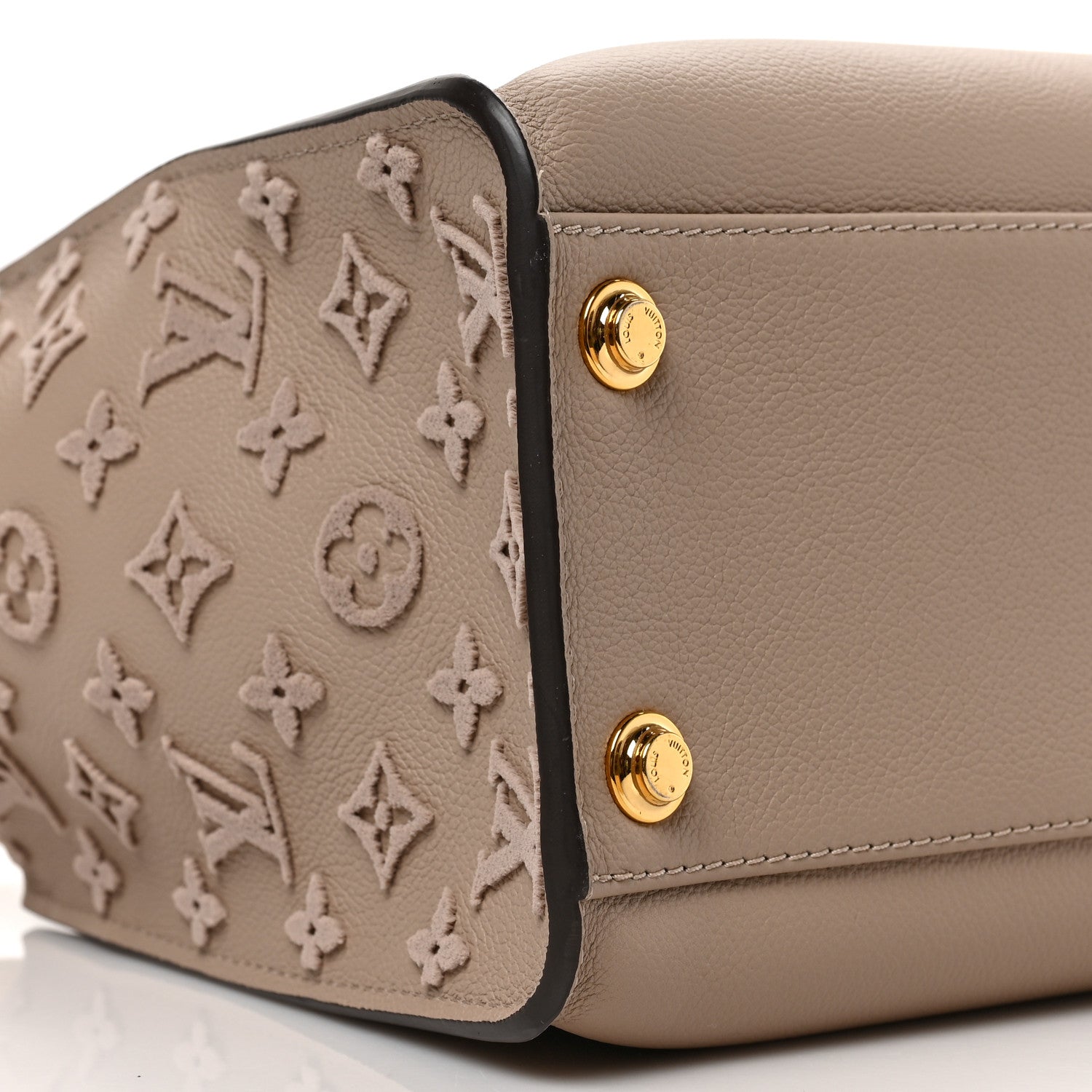 Louis Vuitton Calfskin Monogram Tufting On My Side Galet 7 of 9