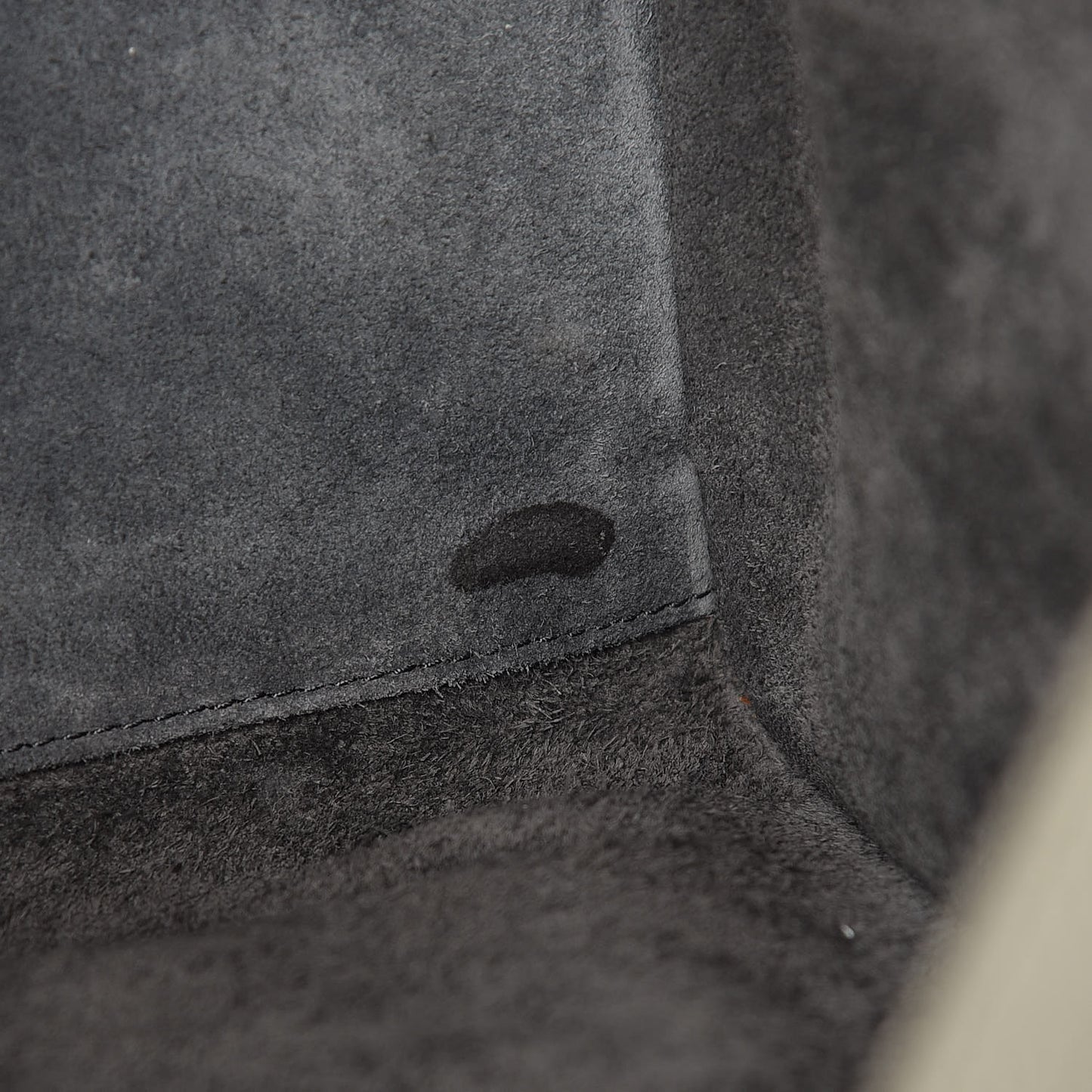 Baby Grained Calfskin Medium Phantom Luggage Quartz