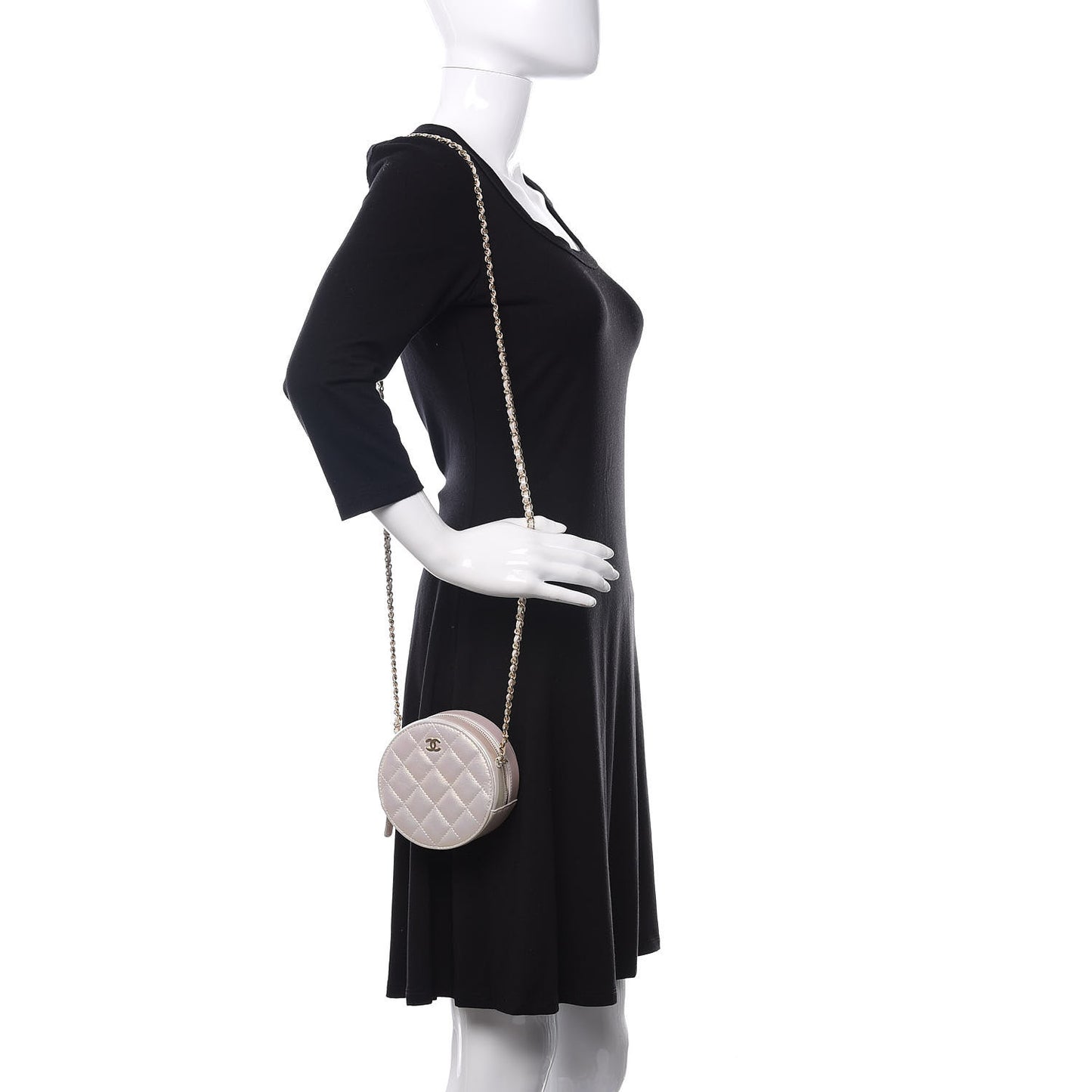 Iridescent Lambskin Quilted Round Clutch With Chain Ivory