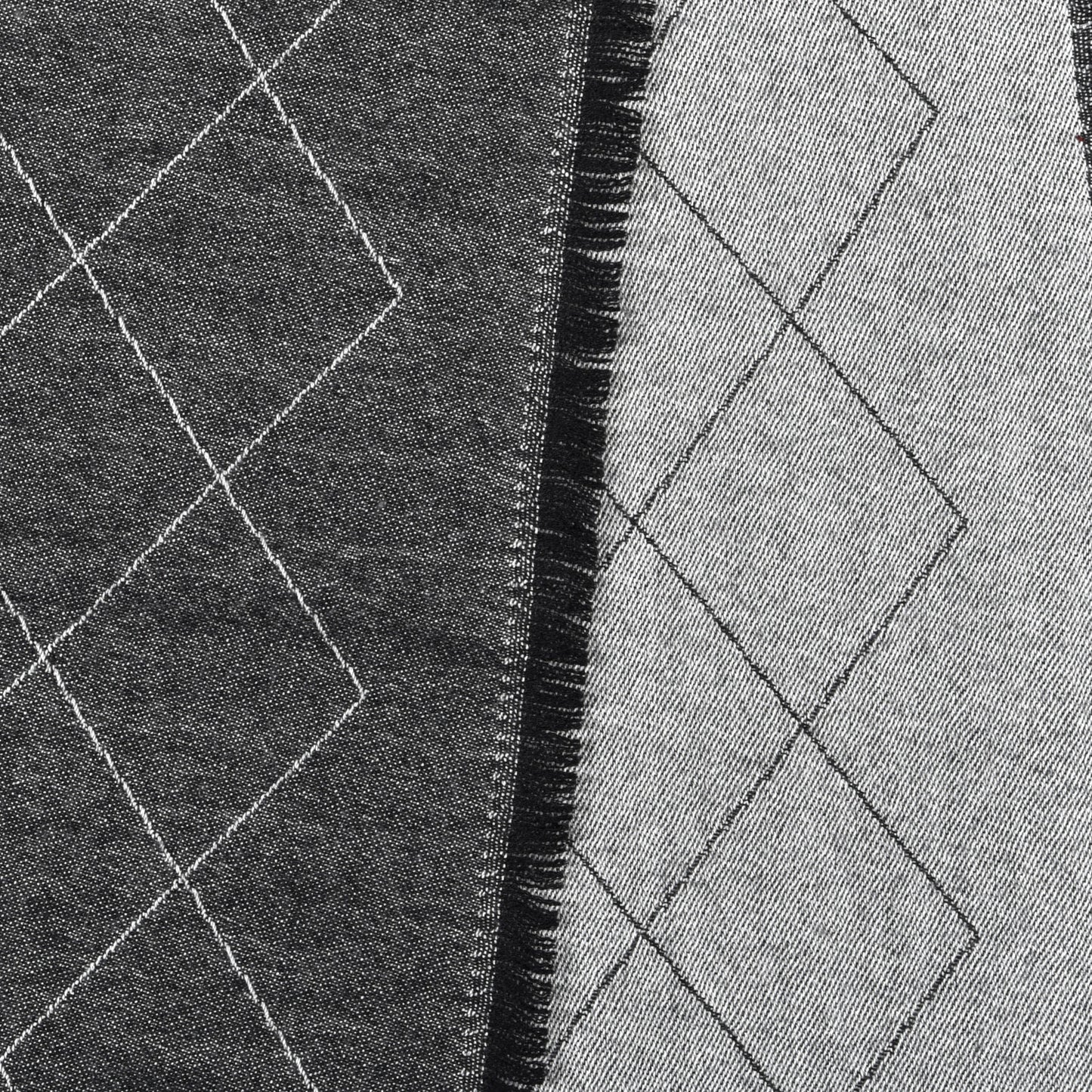 Cashmere Silk Quilted CC Logo Stole Black