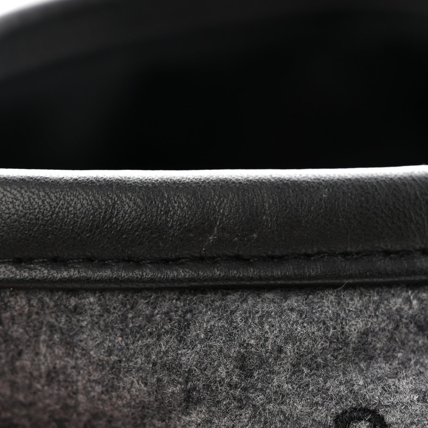 Cashmere Lambskin Saint-Honore Charms Beret 56 Charbon