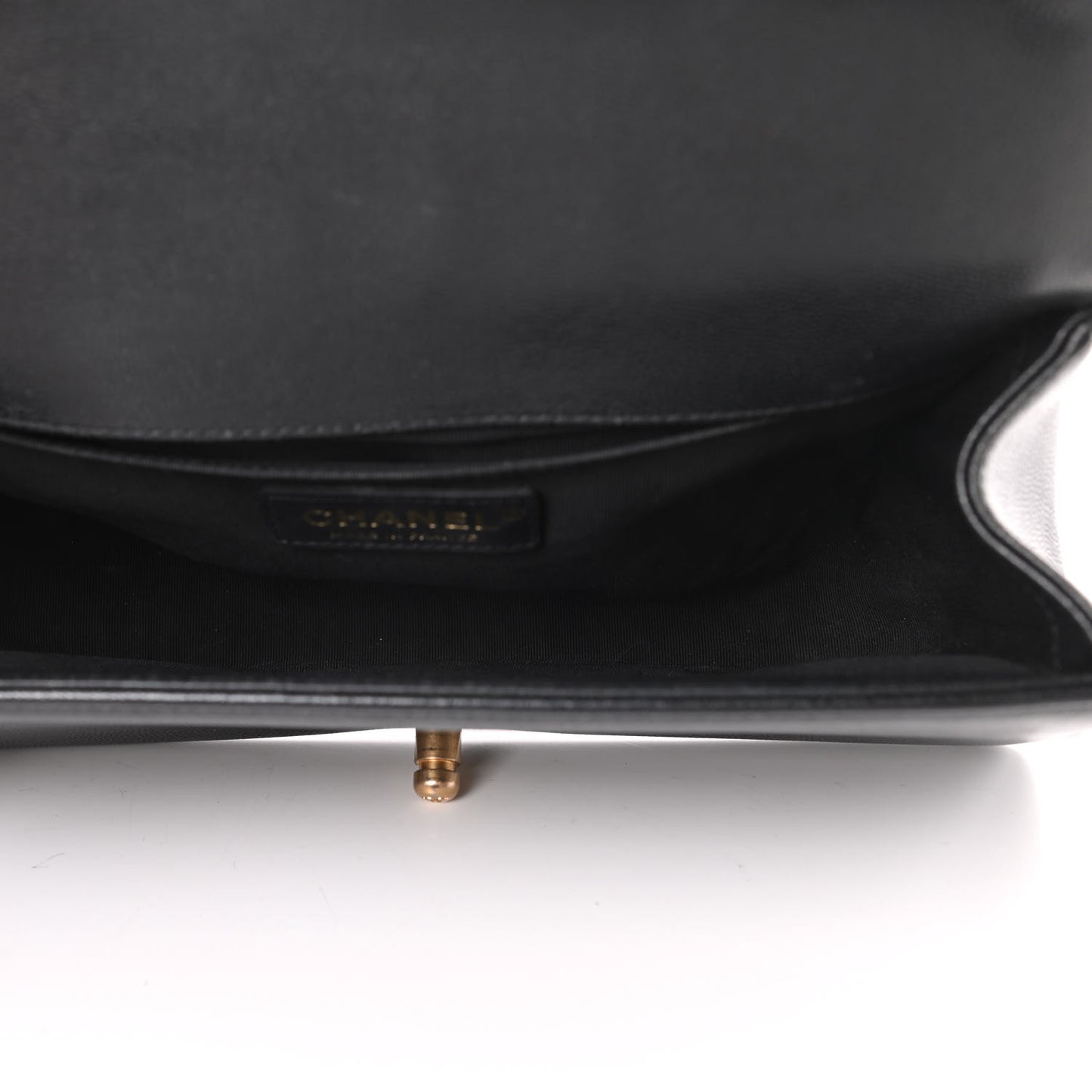 Caviar Quilted Medium Boy Flap Black