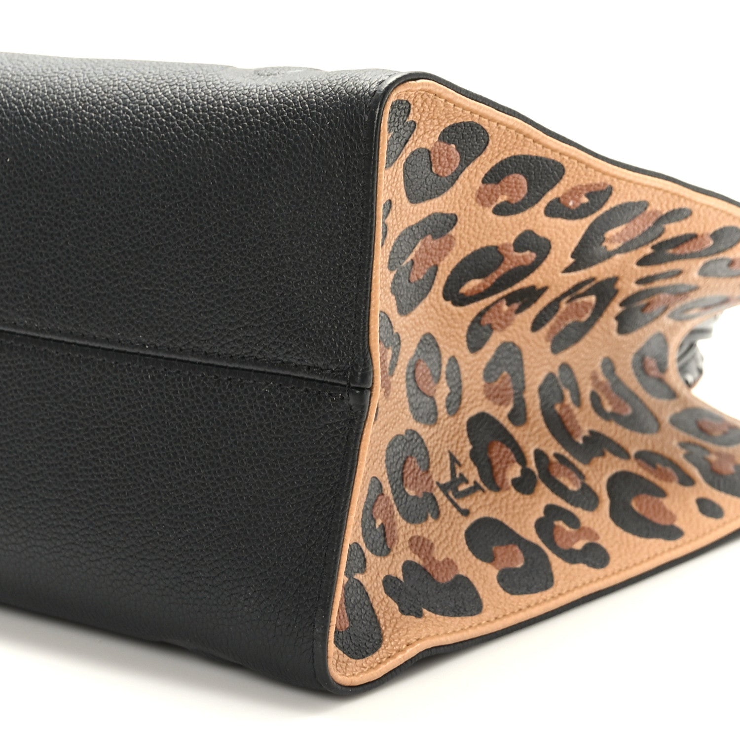 Louis Vuitton Empreinte Monogram Giant Wild At Heart Onthego MM Black 8 of 8