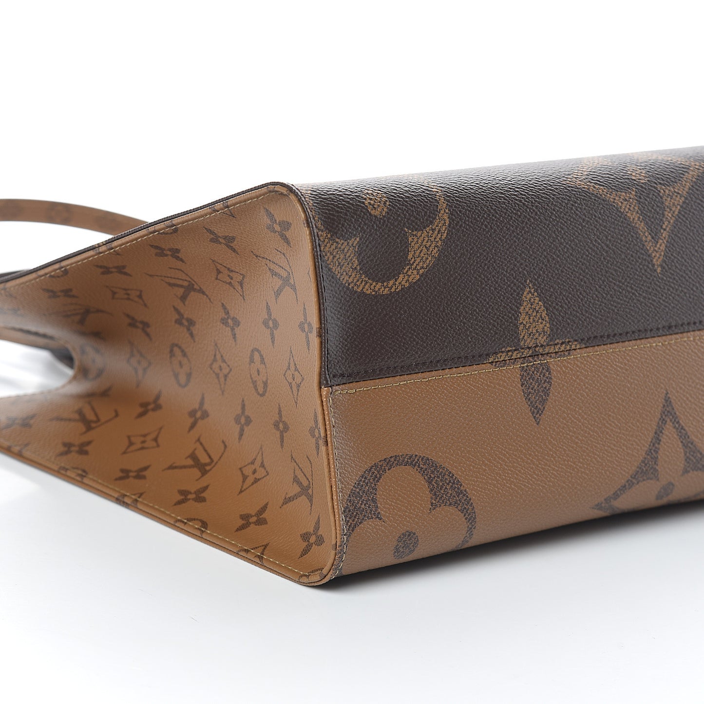 Reverse Monogram Giant Onthego MM