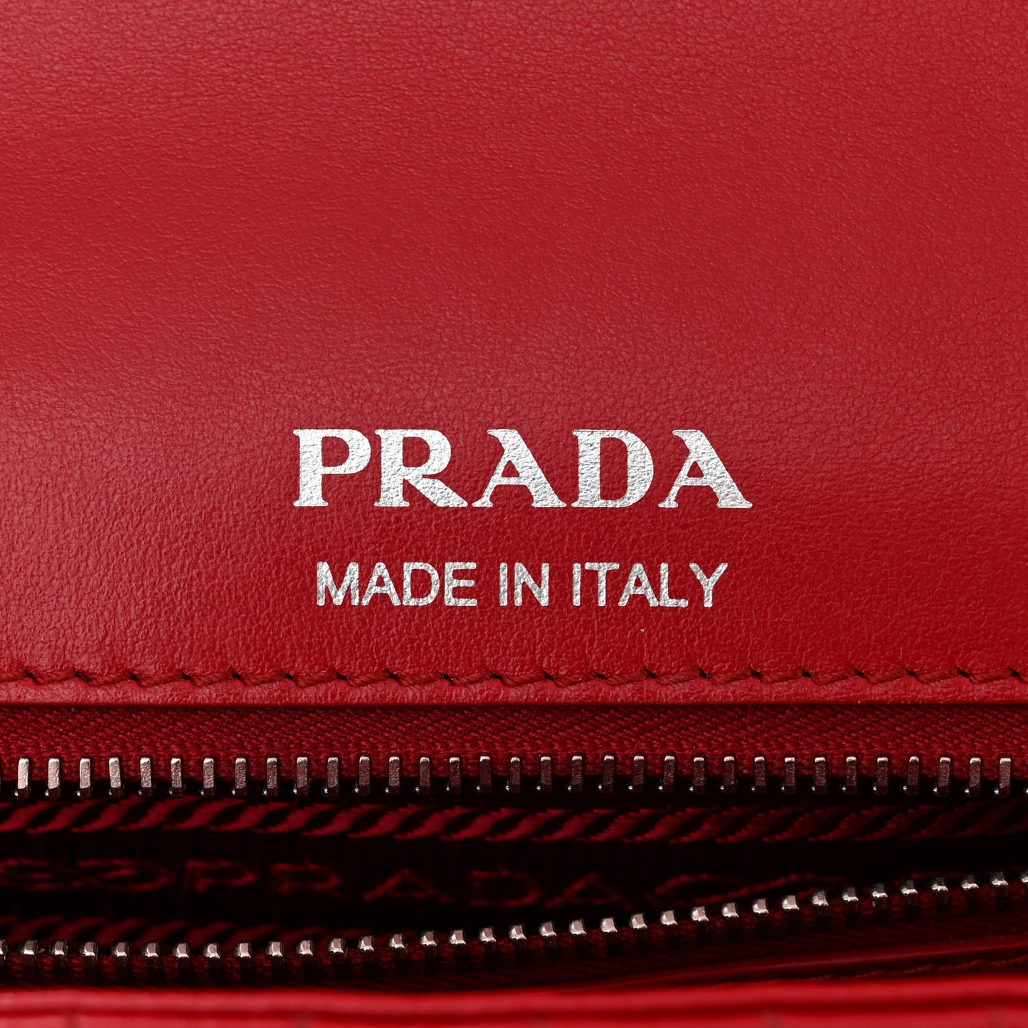 Soft Calfskin Impunture Diagramme Medium Chain Flap Shoulder Bag Fuoco
