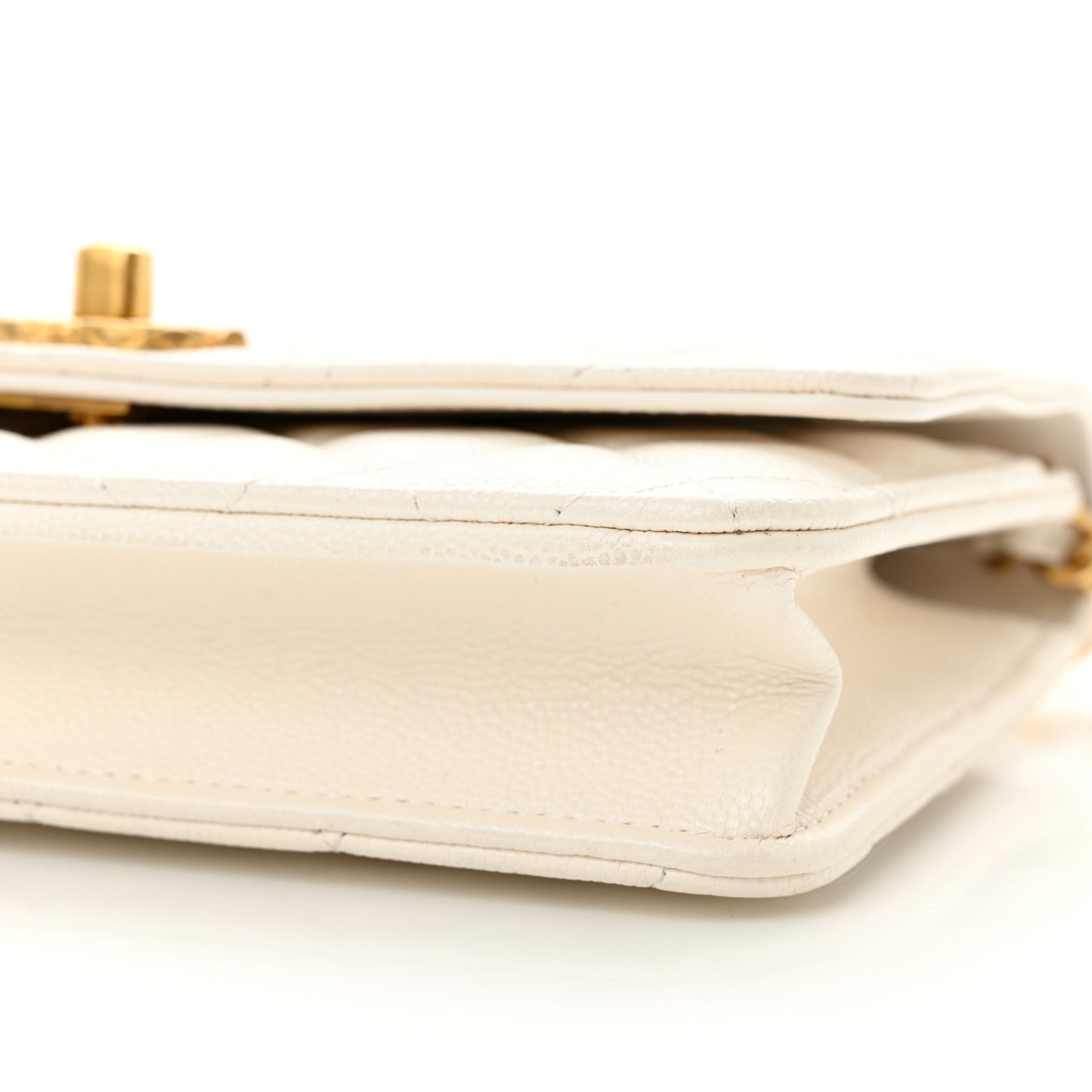 Pearly Caviar Quilted Fit For You Wallet On Chain WOC White