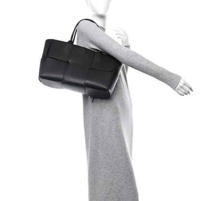 Bottega Veneta Grained Calfskin Maxi Intrecciato Arco Black 2 of 10