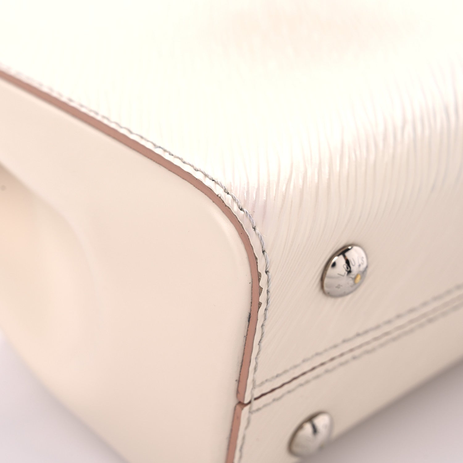 Louis Vuitton Epi Cluny Mini Quartz 9 of 15