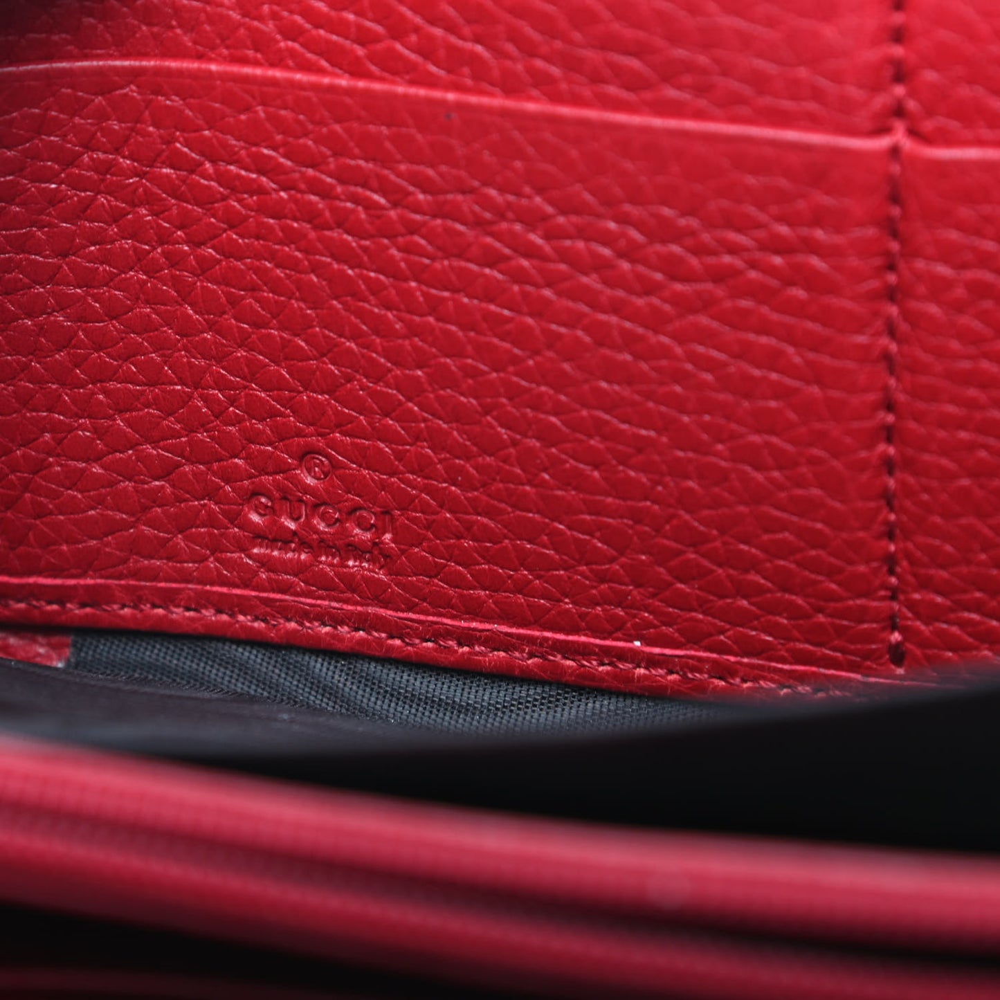 Cellarius Calfskin GG Marmont Charm Zip Around Wallet Vulcanic Red
